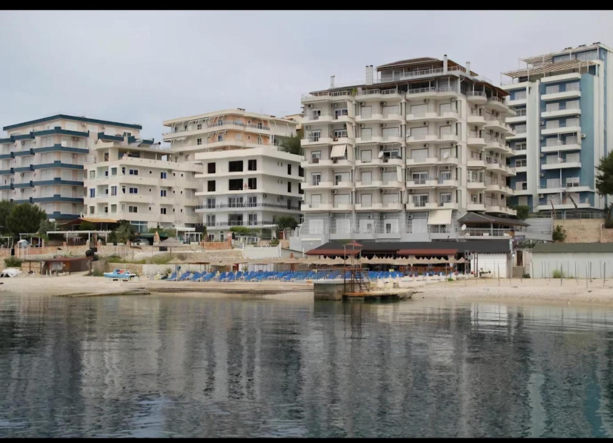 Alpha Seaside Apartment Sarandë Exterior foto